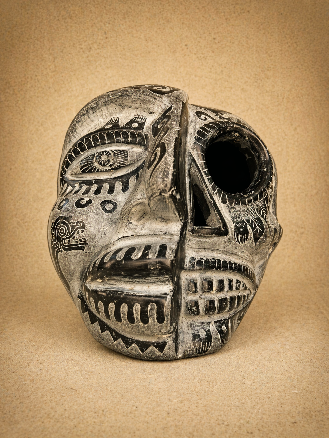 Pre-Hispanic Clay Skull – Handmade Mexican Cultural Sculpture 14 cm