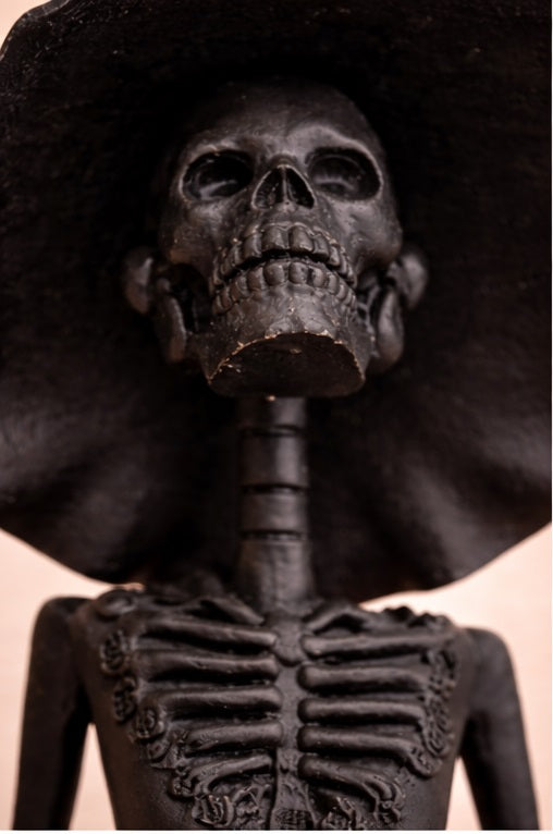 Black Mexican Catrina 43 cm – Elegant Day of the Dead Sculpture